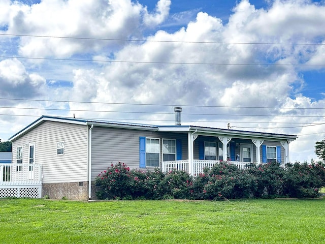 1467 Squire Fox Rd, Dandridge, TN 37725 - view of front facade with covered porch, a front yard, and crawl space