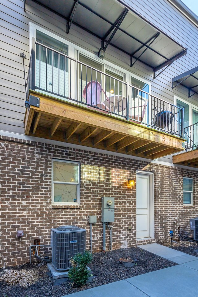 1621 Fagan St Unit 109, Chattanooga, TN 37408 - property entrance with brick siding and a balcony