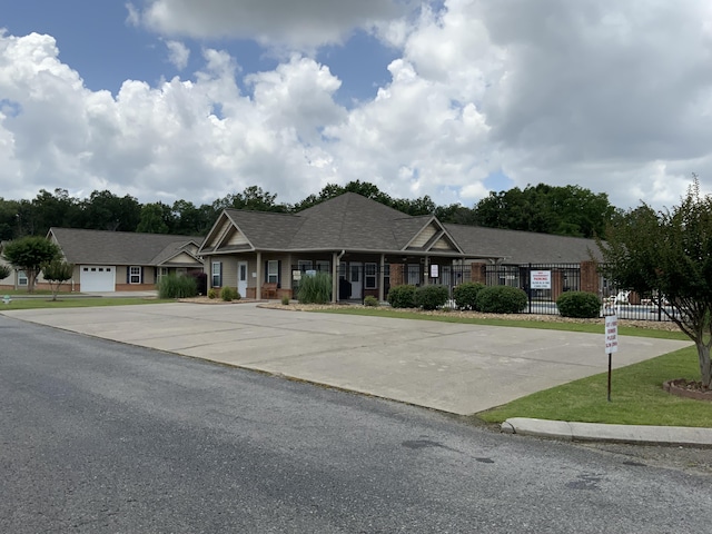 904 Cedar Creek Dr, Rossville, GA 30741 - ranch-style home featuring brick siding and roof with shingles