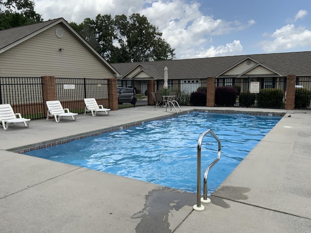 904 Cedar Creek Dr, Rossville, GA 30741 - community pool with a patio