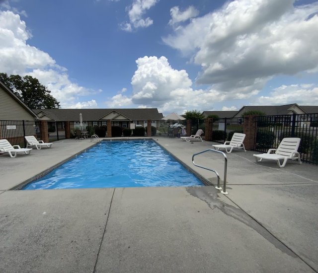 904 Cedar Creek Dr, Rossville, GA 30741 - community pool with a patio area