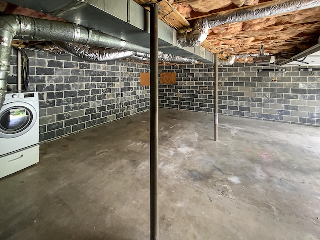 8127 Blue Spruce Dr, Hixson, TN 37343 - unfinished below grade area with washer / dryer and concrete block wall