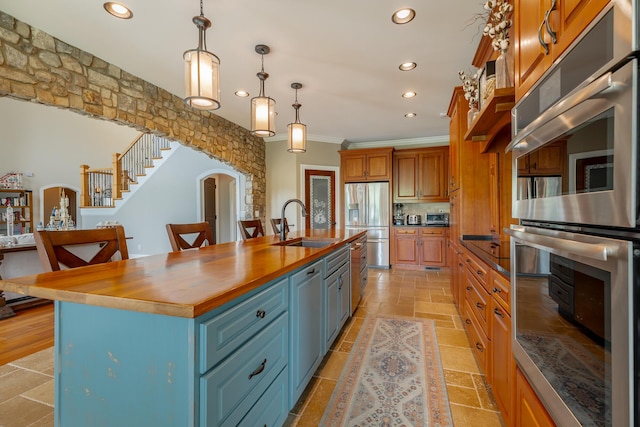 1524 Green Pond Rd, Soddy Daisy, TN 37379 - kitchen with appliances with stainless steel finishes, arched walkways, crown molding, recessed lighting, and a kitchen island with sink