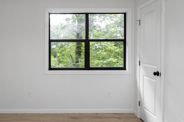 4217 W Rd, Signal Mountain, TN 37377 - unfurnished room featuring healthy amount of natural light and light wood-style flooring
