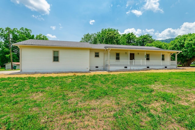 711 2nd St, South Pittsburg, TN 37380 - back of house featuring covered porch, crawl space, and a lawn