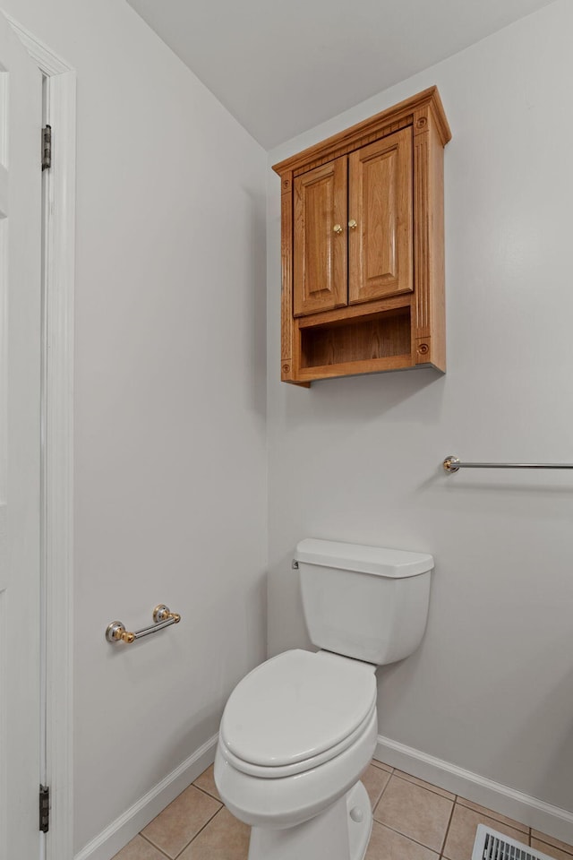 4838 Glenmar Cir, Chattanooga, TN 37416 - bathroom featuring baseboards and tile patterned flooring