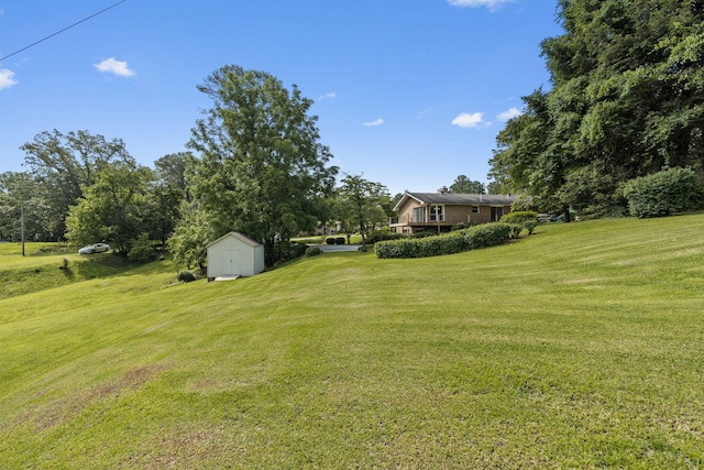 4838 Glenmar Cir, Chattanooga, TN 37416 - view of green lawn featuring a shed and view of wooded area