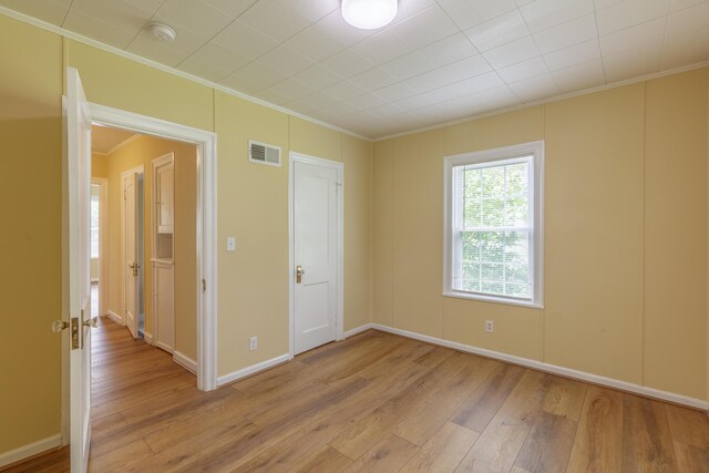 129 N Moore Rd, Chattanooga, TN 37411 - spare room featuring crown molding, a smoke detector, and light wood-style flooring