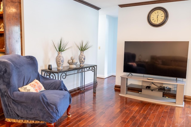 4619 Lake Haven Dr, Chattanooga, TN 37416 - sitting room featuring wood finished floors and baseboards