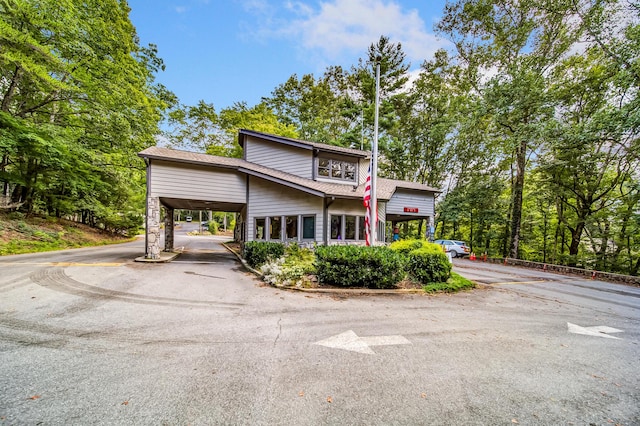 507 Big Stump Mountain Trl, Jasper, GA 30143 - mid-century home featuring asphalt driveway and a carport