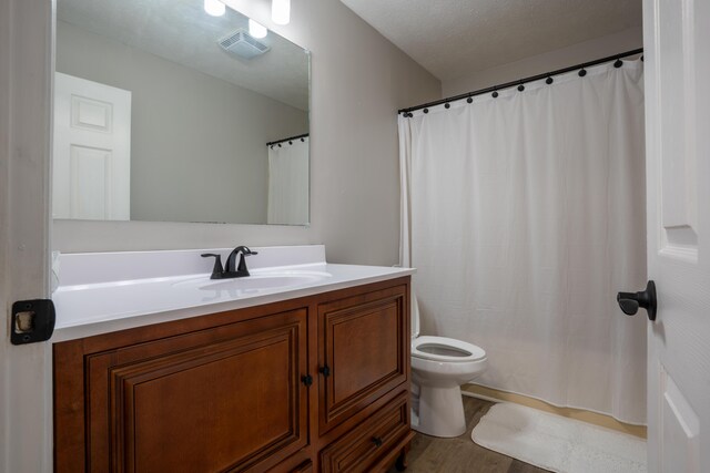 316 Old Hales Gap Rd, Trenton, GA 30752 - full bath with vanity and wood finished floors