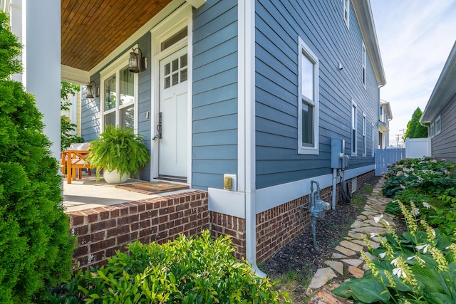 661 E 16th St, Chattanooga, TN 37408 - view of exterior entry featuring covered porch
