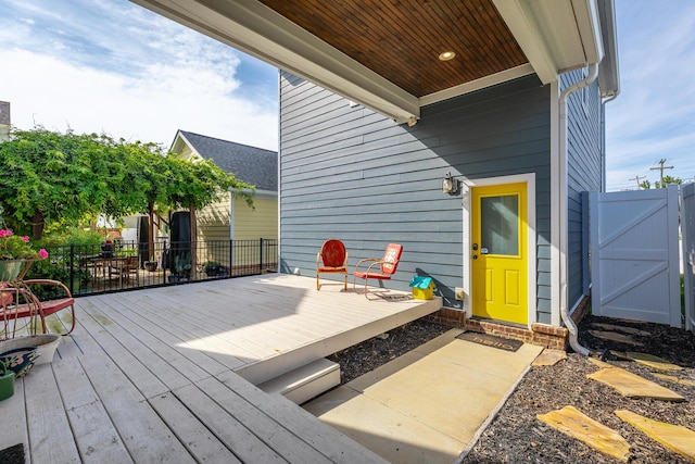 661 E 16th St, Chattanooga, TN 37408 - wooden terrace with a gate