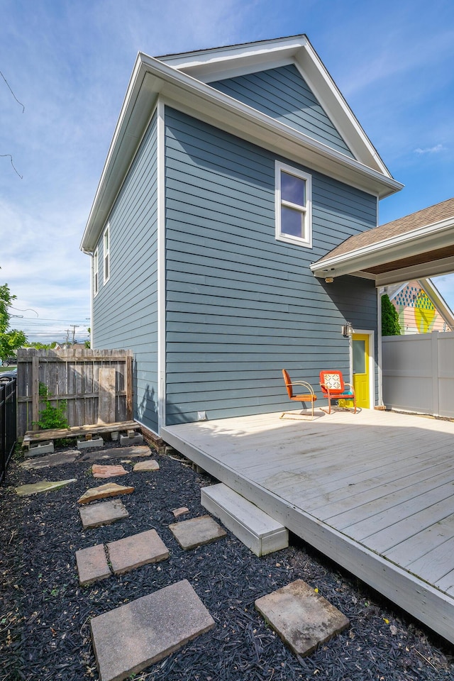 661 E 16th St, Chattanooga, TN 37408 - back of property with a deck