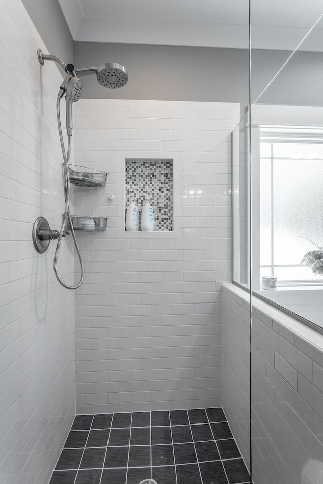 1023 Givens Rd, Chattanooga, TN 37421 - bathroom with a tile shower