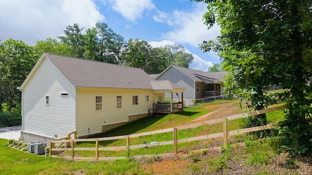 7596 Grasshopper Rd, Georgetown, TN 37336 - view of side of home featuring a fenced backyard and driveway