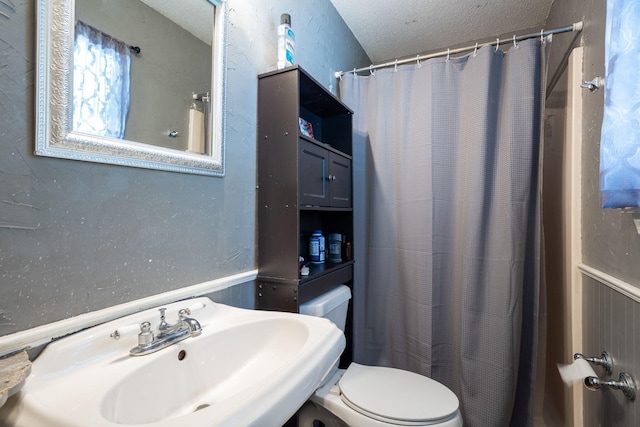 6220 Hunter Valley Rd, Ooltewah, TN 37363 - full bath with a textured ceiling and a shower with curtain