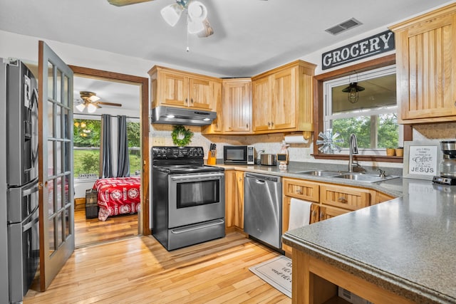 684 Mcconnell Xing, Lafayette, GA 30728 - kitchen with appliances with stainless steel finishes, under cabinet range hood, a ceiling fan, light wood finished floors, and backsplash