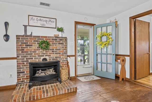684 Mcconnell Xing, Lafayette, GA 30728 - living area featuring wood-type flooring and a fireplace