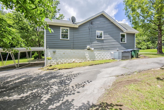 1728 John Ross Rd, Chattanooga, TN 37412 - view of side of property with asphalt driveway and a carport