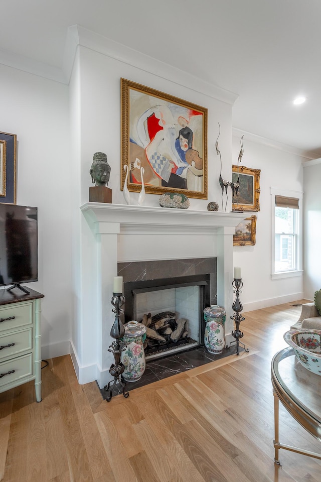 3117 Greenwich Ave, Chattanooga, TN 37415 - living area featuring crown molding, a fireplace with flush hearth, light wood-type flooring, and recessed lighting
