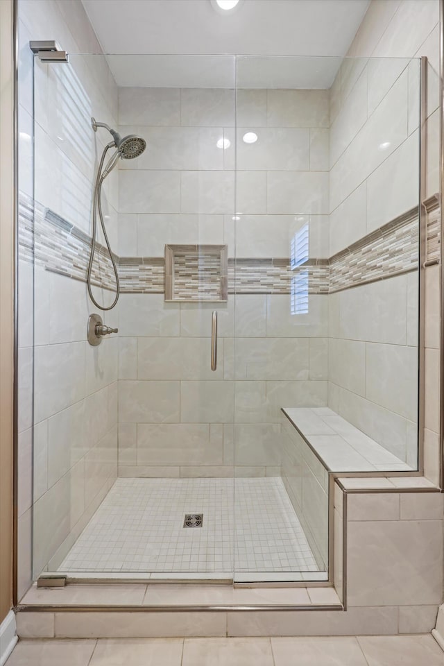 6401 Beacon Pointe Cir, Hixson, TN 37343 - full bath featuring a stall shower