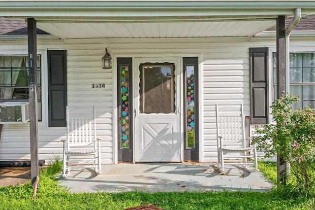 1618 E State Line Rd, Rossville, GA 30741 - view of exterior entry featuring a porch