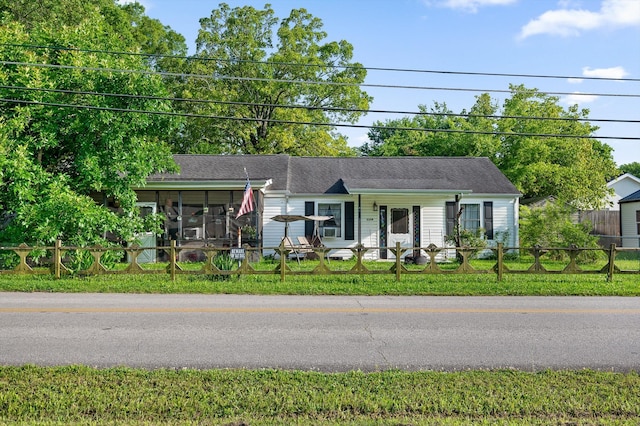 1618 E State Line Rd, Rossville, GA 30741 - view of front of home featuring a fenced front yard and a sunroom
