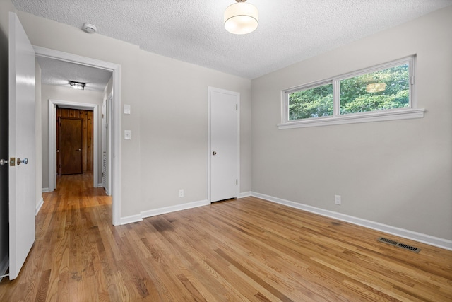 3712 Norma Dr, Chattanooga, TN 37412 - unfurnished bedroom featuring a textured ceiling and light wood-type flooring