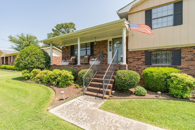 1510 Cannon Dr, Fort Oglethorpe, GA 30742 - tri-level home with brick siding, covered porch, and a front lawn