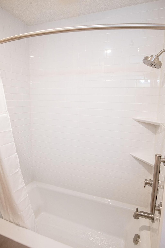 505 Heidi Cir, Chattanooga, TN 37415 - bathroom featuring shower / bath combo with shower curtain