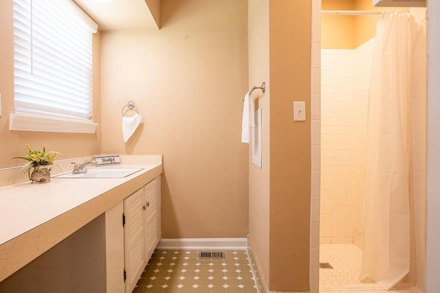 505 Heidi Cir, Chattanooga, TN 37415 - full bath with tiled shower and vanity