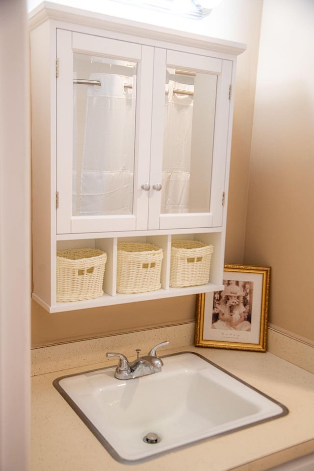 505 Heidi Cir, Chattanooga, TN 37415 - bathroom featuring vanity