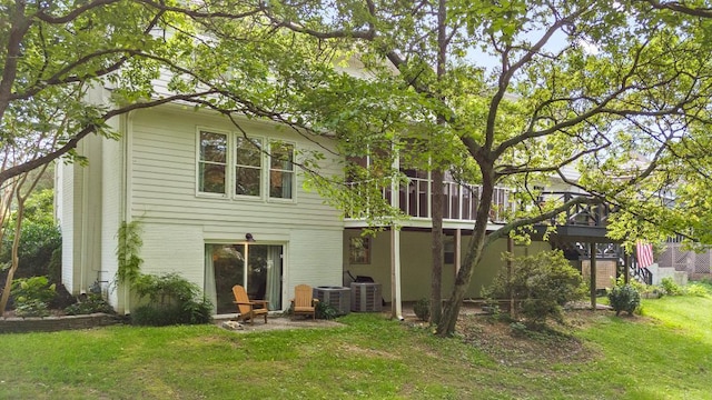 9420 Mountain Shadows Dr, Chattanooga, TN 37421 - rear view of house with a yard