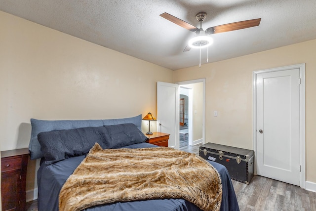 1602 Prater Rd, Chattanooga, TN 37412 - bedroom featuring wood finished floors, a ceiling fan, and a textured ceiling