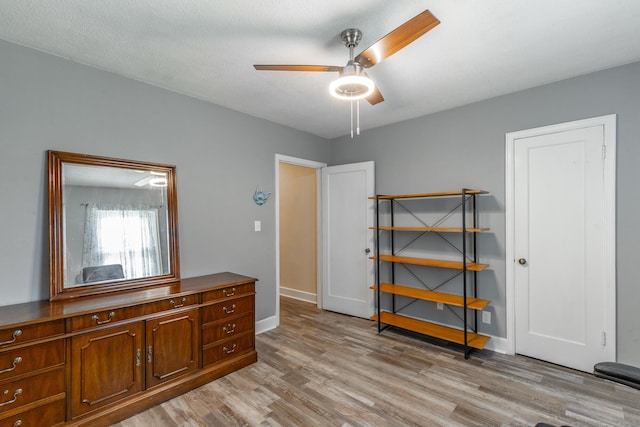 1602 Prater Rd, Chattanooga, TN 37412 - bedroom with light wood-type flooring and a ceiling fan