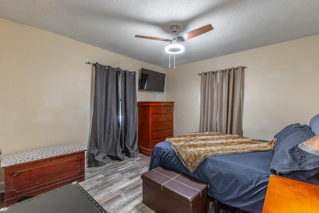 1602 Prater Rd, Chattanooga, TN 37412 - bedroom featuring wood finished floors and ceiling fan