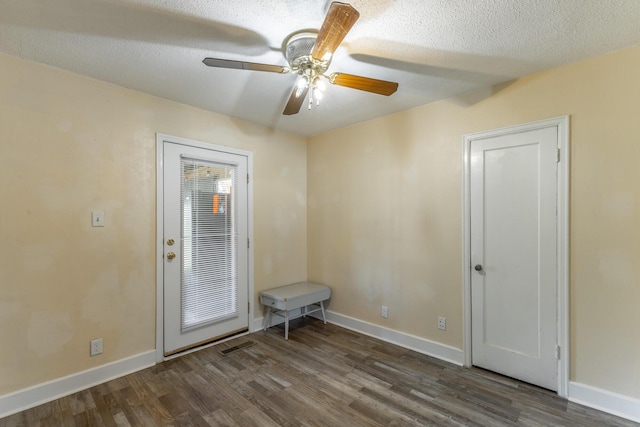 1602 Prater Rd, Chattanooga, TN 37412 - spare room with wood finished floors, ceiling fan, and a textured ceiling