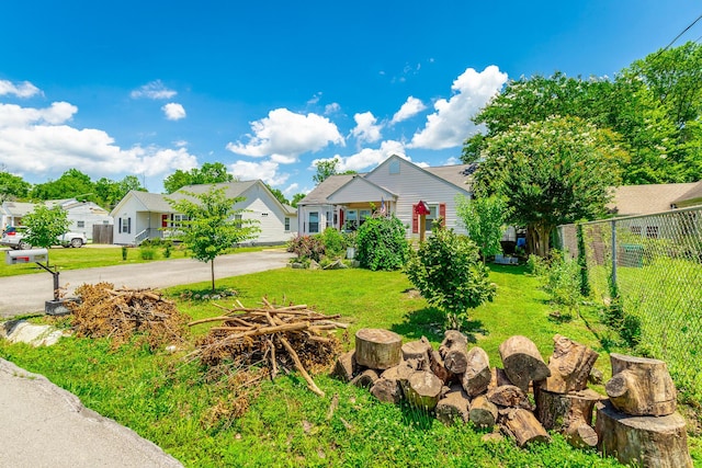 1602 Prater Rd, Chattanooga, TN 37412 - view of yard with asphalt driveway