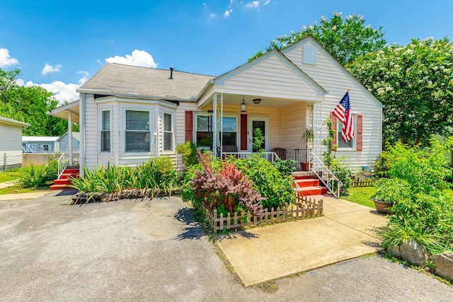 1602 Prater Rd, Chattanooga, TN 37412 - bungalow-style house featuring covered porch and a shingled roof