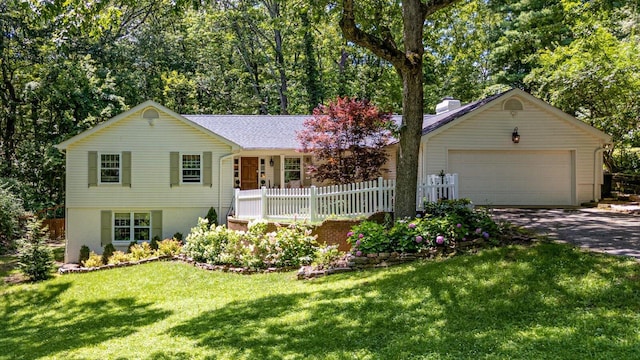 110 Linden St, Lookout Mountain, TN 37350 - single story home featuring concrete driveway and a chimney