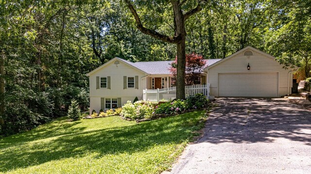 110 Linden St, Lookout Mountain, TN 37350 - view of front facade with driveway