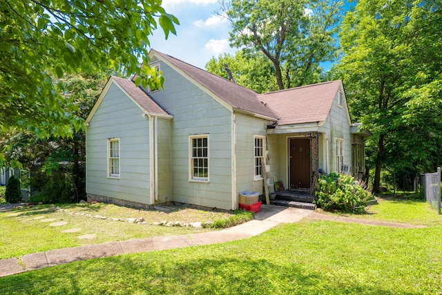 2015 James Ave, Chattanooga, TN 37415 - bungalow featuring a shingled roof