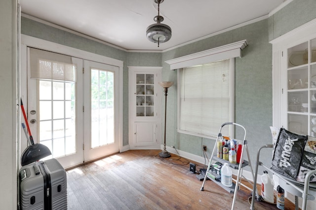 2015 James Ave, Chattanooga, TN 37415 - doorway featuring wood finished floors and crown molding