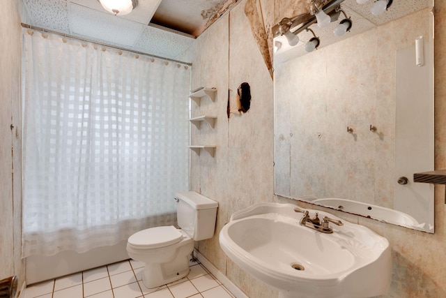 2015 James Ave, Chattanooga, TN 37415 - bathroom with tile patterned flooring and shower / bathtub combination with curtain