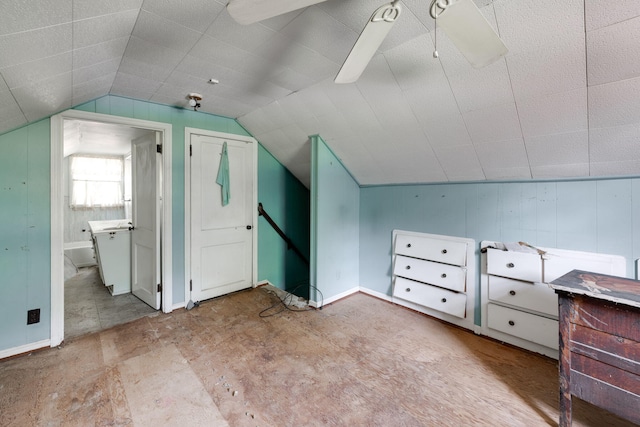 2015 James Ave, Chattanooga, TN 37415 - bonus room featuring vaulted ceiling and baseboards
