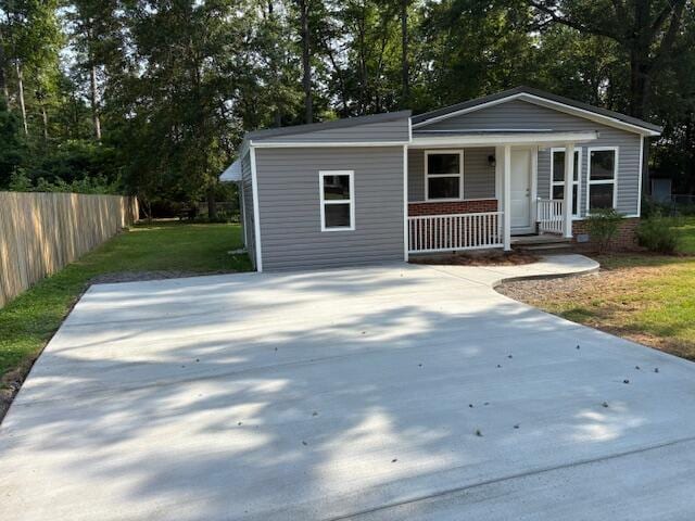912 Bomar St, Lafayette, GA 30728 - view of front of property with a porch and driveway