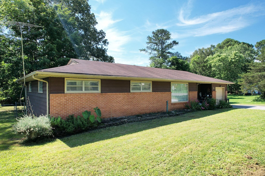 1729 Westland Dr SW, Cleveland, TN 37311 - ranch-style home featuring a front yard, brick siding, and an attached garage