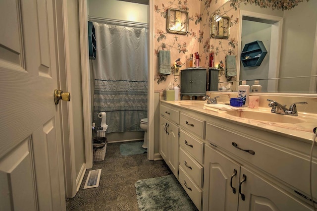 11080 US-11, Trenton, GA 30752 - full bath with double vanity, curtained shower, and wallpapered walls