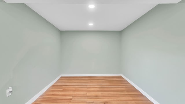 4111 Lost Oaks Dr, Ooltewah, TN 37363 - unfurnished room featuring light wood-type flooring and recessed lighting